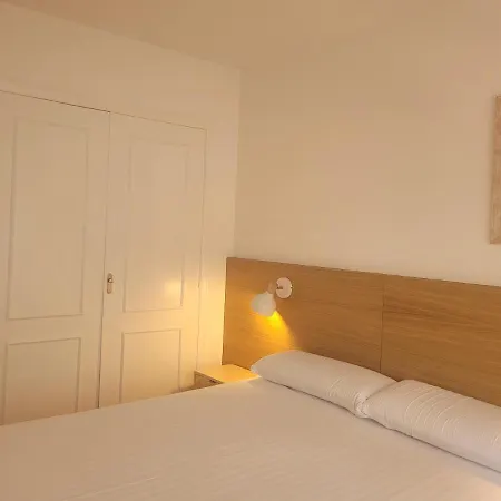 Cíes Suites Velázquez Moreno 2 - Flats With Services * Vigo